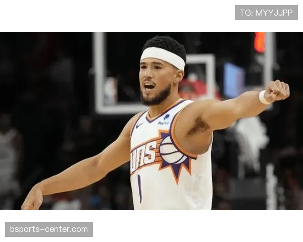 德文·布克突破制造杀伤显著提升球队关键时刻得分能力