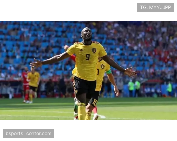 伊布拉希莫维奇加速前插撕破防线提升本赛季关键战进攻威胁